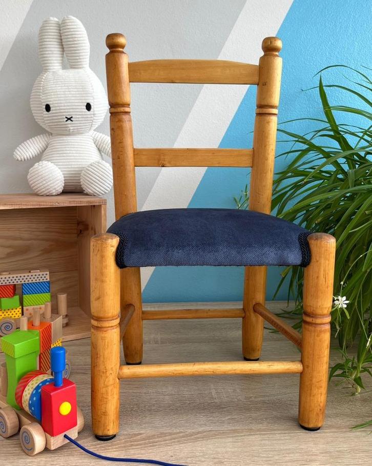 Stoel Petit Prince - restored by four_to_seven_chairs, Antiek en Kunst, Antiek | Meubels | Stoelen en Sofa's, Ophalen of Verzenden