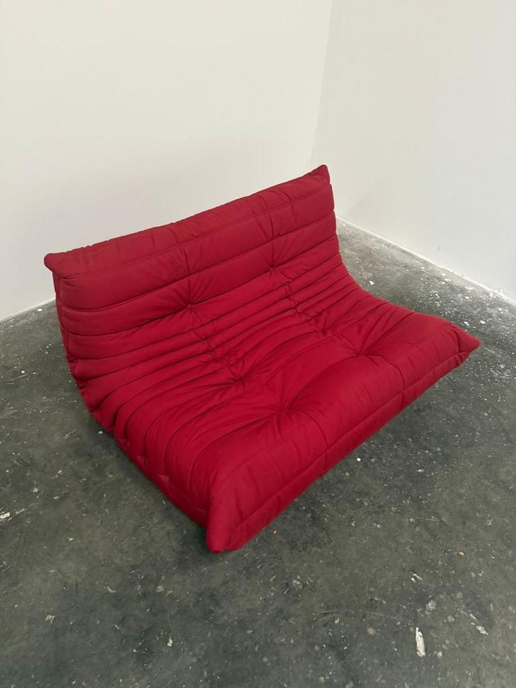 Ligne Roset Togo 2 zits rood Michel Ducaroy, Antiek en Kunst, Antiek | Meubels | Stoelen en Sofa's, Ophalen