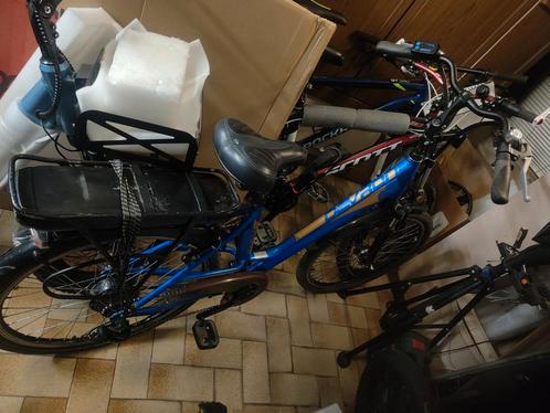 Blauwe electrische fiets, Fietsen en Brommers, Fietsen | Tandems, Zo goed als nieuw, Ophalen