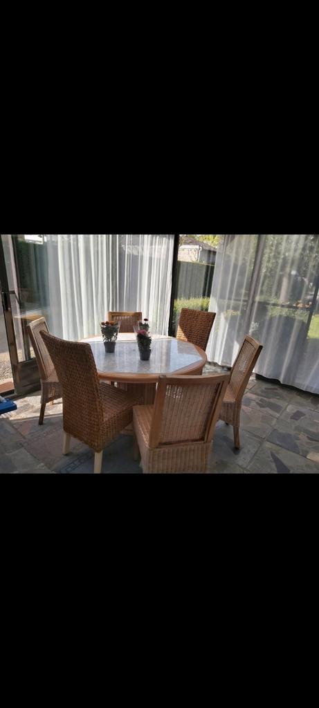 Houten tafel met marmeren blad + 6 stoelen., Tuin en Terras, Tuinsets en Loungesets, Zo goed als nieuw, Ophalen of Verzenden