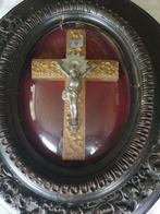 kruisbeelden in messing + achter gebombeerd glas, Antiek en Kunst, Antiek | Religieuze voorwerpen, Ophalen of Verzenden