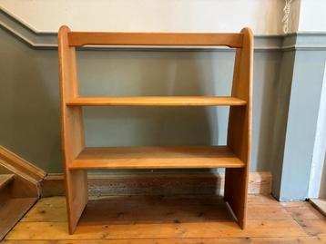 1 of 2 Speelrekken in elzenhout  beschikbaar voor biedingen