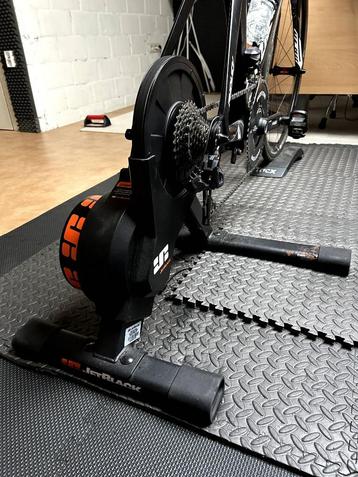 Jetblack Volt EMS Smart Trainer beschikbaar voor biedingen