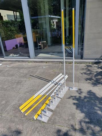 Zelf je rijbewijs halen: verkeerspaaltjes beschikbaar voor biedingen