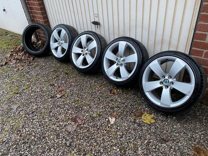 Jantes alu en 17 pouces SKODA VW AUDI 5x100 pneus neuf !!!, Auto-onderdelen, Banden en Velgen, Banden en Velgen, Zomerbanden, 17 inch