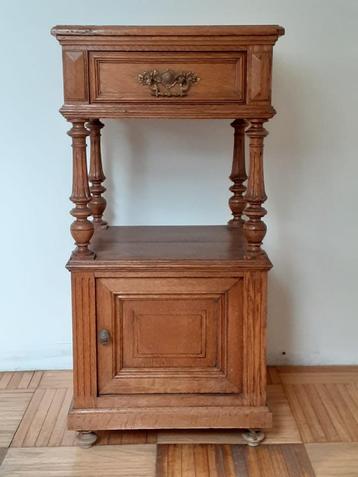 Meuble d'appoint ancien beschikbaar voor biedingen