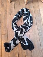 Grande écharpe / châle noir et blanc marque C&A en acrylique, Vêtements | Femmes, Bonnets, Écharpes & Gants, Enlèvement ou Envoi