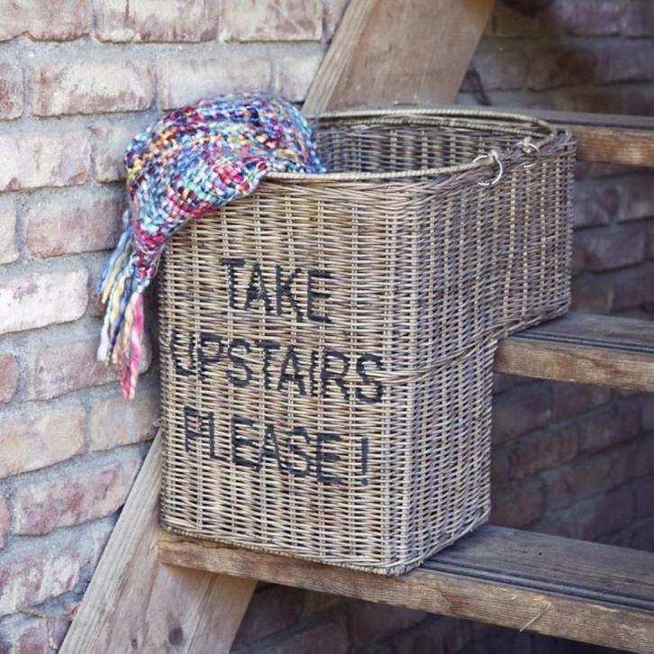Trapmand Rotan / Riet 'take upstairs please!', Huis en Inrichting, Woonaccessoires | Schalen en Manden, Nieuw, Mand, Overige vormen