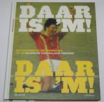 Daar is ' m ! 100 Onvergetelijke momenten Belgisch voetbal, Verzamelen, Sportartikelen en Voetbal, Verzenden, Zo goed als nieuw