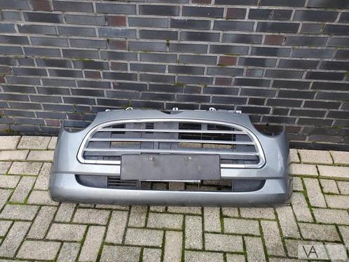 Daihatsu Trevis 2005 - 2010 voorbumper grijs met grille €175, Auto-onderdelen, Carrosserie, Bumper, Daihatsu, Voor, Gebruikt, Ophalen of Verzenden