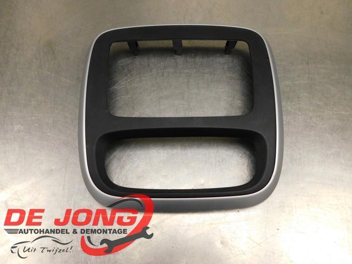 Radio omlijsting van een Opel Vivaro, Auto-onderdelen, Dashboard en Schakelaars, Opel, Gebruikt, 3 maanden garantie, Ophalen of Verzenden