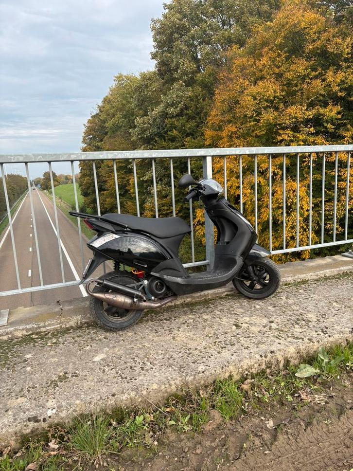 Piaggio zip 2t 70cc a klasse 2013 met begrenzer, Fietsen en Brommers, Scooters | Piaggio, Zo goed als nieuw, Zip, Klasse A (25 km/u)