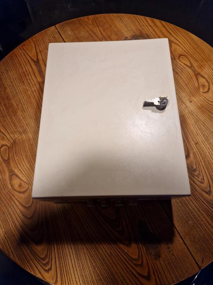 Coffret electrique etanche avec clefs, Bricolage & Construction, Électricité & Câbles, Enlèvement