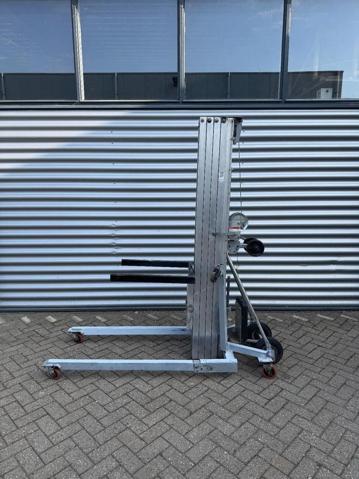 Genie SLC-24 Materiaallift kanaallift (bj 2006), Zakelijke goederen, Machines en Bouw | Liften, Steigers en Ladders