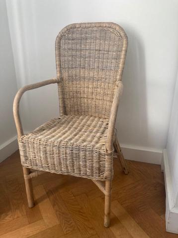 Rotan stoel beschikbaar voor biedingen