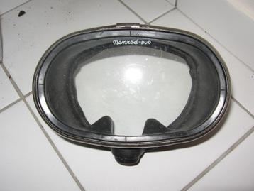Vintage duikmasker uit de jaren 70 beschikbaar voor biedingen