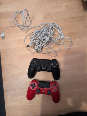 2 ps4 controllers met lange kabels beschikbaar voor biedingen