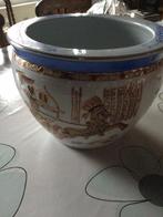 CACHE POT, Binnen