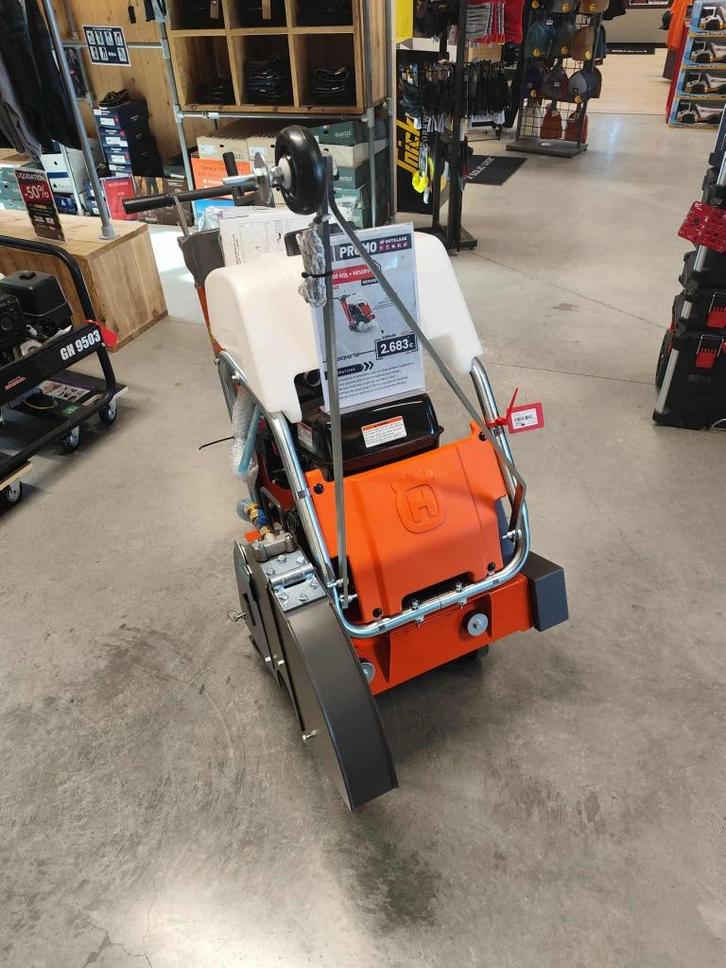 Scie de sol Husqvarna FS 413 PROMO STOCK, Doe-het-zelf en Bouw, Gereedschap | Zaagmachines, Nieuw, Overige typen, 70 mm of meer