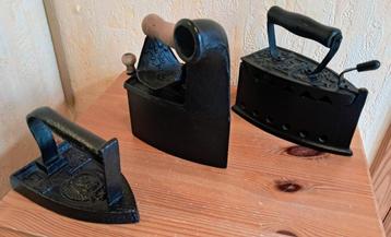 Antieke ijzeren strijkijzers  beschikbaar voor biedingen