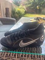 Kinder voetbalschoenen NIKE, Sport en Fitness, Voetbal, Ophalen, Zo goed als nieuw, Schoenen