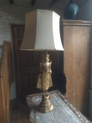 Lamp in Indonesische stijl
