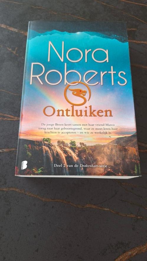 Nora Roberts - Ontluiken, Boeken, Literatuur, Nieuw, Ophalen