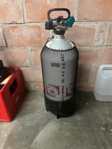 Duikfles 12 liter - kort model - vorige maand nieuw gekeurd beschikbaar voor biedingen