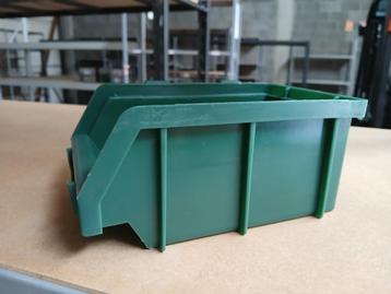 Pak van 50 stapelbare plastic opbergbakken beschikbaar voor biedingen