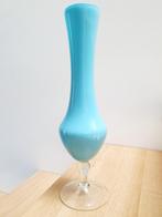 Vase bleu ciel en Opaline italienne, Antiquités & Art, Enlèvement ou Envoi
