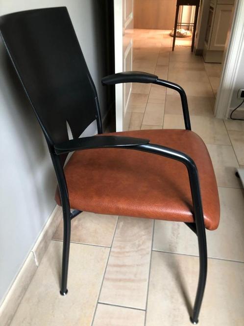 Stevige stoelen met leuning, Huis en Inrichting, Stoelen, Zo goed als nieuw, Twee, Kunststof, Zwart, Ophalen