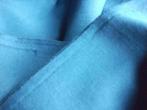 Joli tissu  - bleu pétrole 120 x 200 cm, Hobby & Loisirs créatifs, Comme neuf, Bleu, Enlèvement ou Envoi, 30 à 200 cm