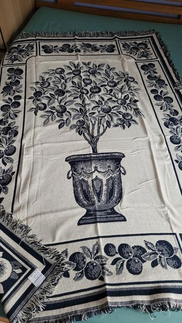 Plaid/jetée écru / motif fruitier bleu 125/180 beschikbaar voor biedingen