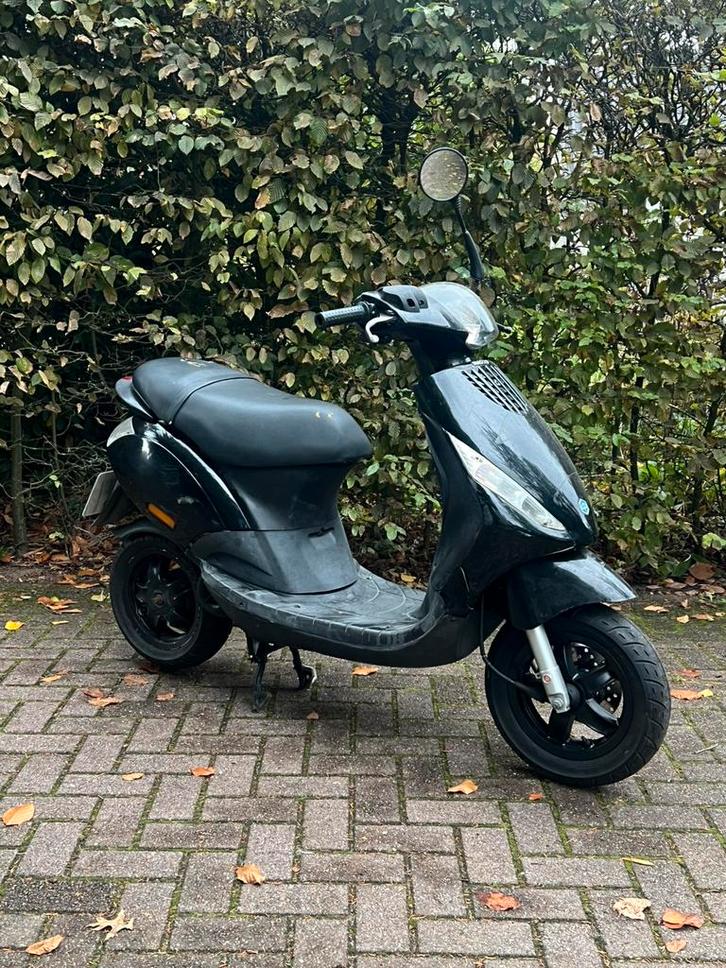Piaggio Zip 2 takt, Fietsen en Brommers, Scooters | Overige merken, Gebruikt, Klasse B (45 km/u), Tweetakt, Ophalen