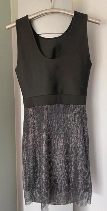 Zwarte jurk van Lily Allen van Vero Moda beschikbaar voor biedingen