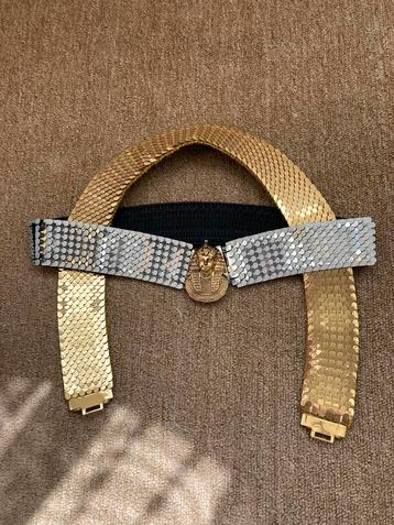 2 ceintures, 1 boucle. Métal doré et argenté beschikbaar voor biedingen