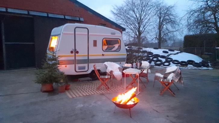 Predom caravan, volledig gerestaureerd., Caravans en Kamperen, Caravans, Particulier, tot en met 2, 500 - 750 kg, Predom, Vast bed