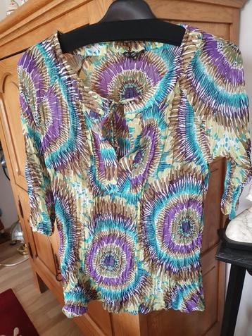 Tunique multicolore.  T 42 44. beschikbaar voor biedingen
