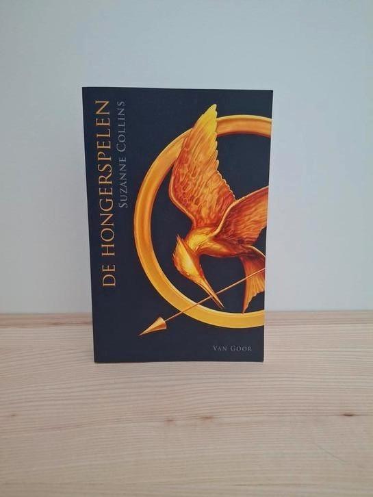 Suzanne Collins - De hongerspelen, Boeken, Thrillers, Zo goed als nieuw, Amerika, Ophalen of Verzenden