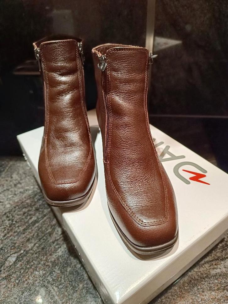 Nieuwe bruine laarsjes DAMART maat 38, Vêtements | Femmes, Chaussures, Neuf, Boots et Botinnes, Brun, Enlèvement ou Envoi