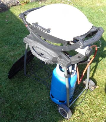 Gasbarbecue v/h merk Weber op origineel rollend onderstel. beschikbaar voor biedingen