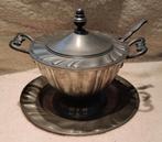 Decoratieve tinnen schaal met onderbord en lepel, Ophalen