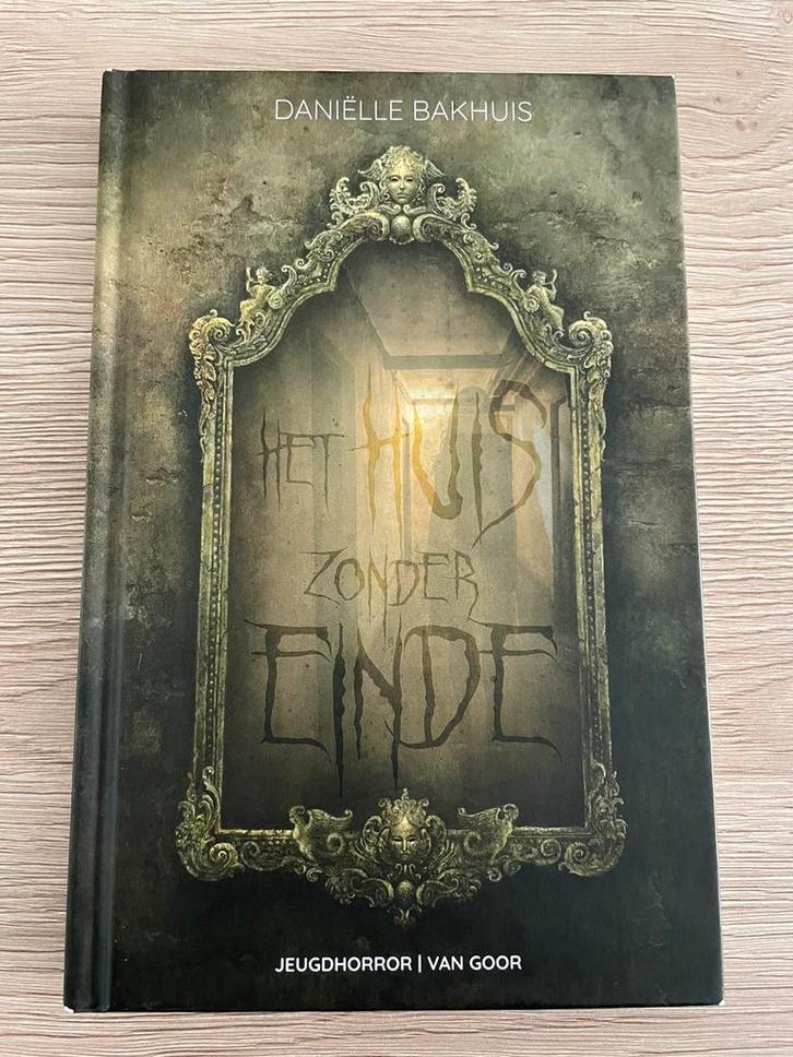 Daniëlle Bakhuis - Het huis zonder einde, Boeken, Kinderboeken | Jeugd | 13 jaar en ouder, Zo goed als nieuw, Ophalen of Verzenden