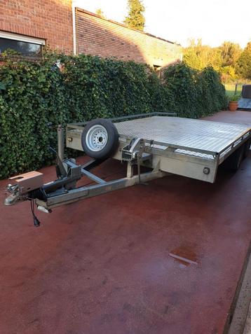 Te huur autotrailer 2700 kg.
60€ per dag.
Plateau 206 x 430. beschikbaar voor biedingen