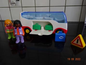 playmobil 123, busje met 2 popjes en bagage.  beschikbaar voor biedingen