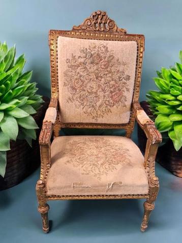 Antieke stoel/fauteuil om op te knappen of om zo te plaatsen beschikbaar voor biedingen