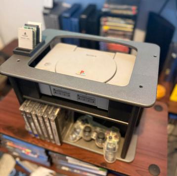 PlayStation 1 met standaard + games + 1 controller beschikbaar voor biedingen