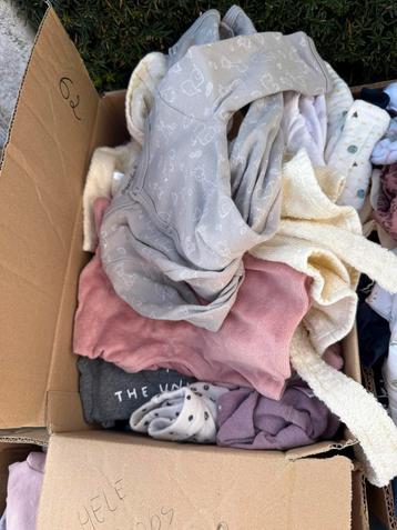 Hele doos (meisjes)kledij maat 62 beschikbaar voor biedingen