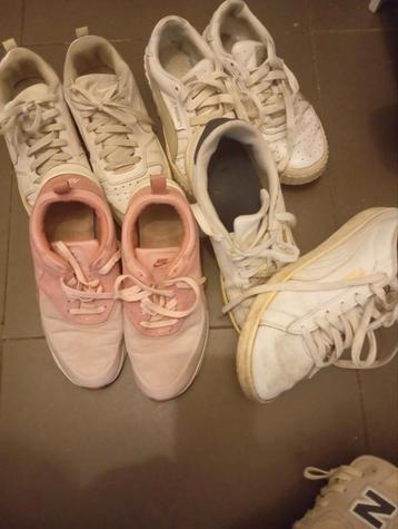 damessneakers maat 39 en herenmaat 42 beschikbaar voor biedingen