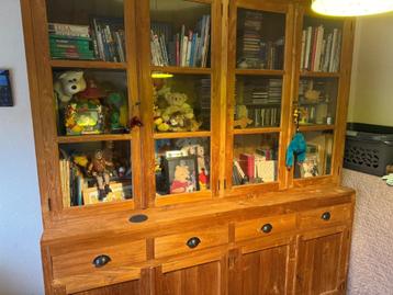 Boekenkast beschikbaar voor biedingen